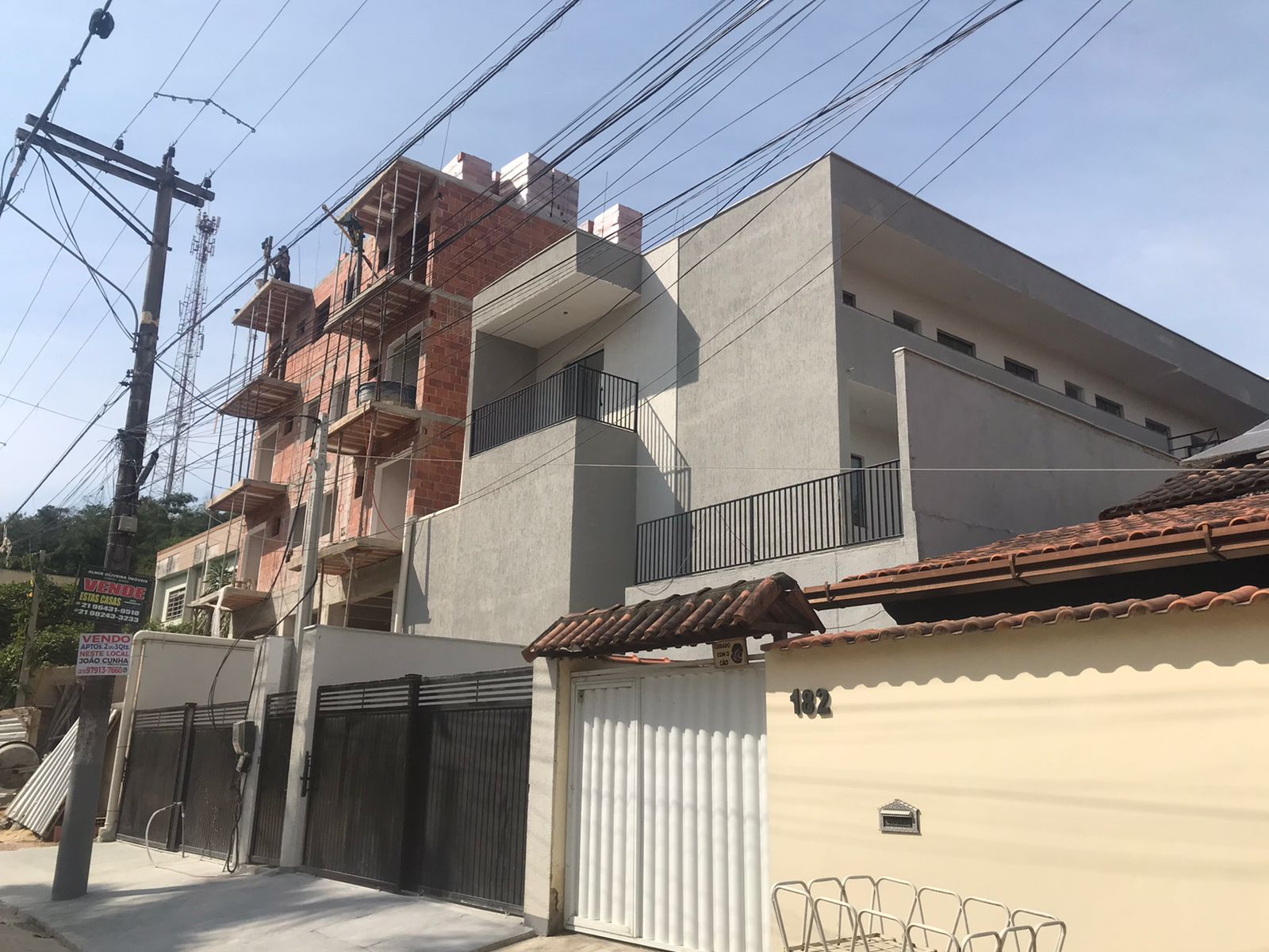 CASA NA NESTOR MOREIRA  - GALO BRANCO