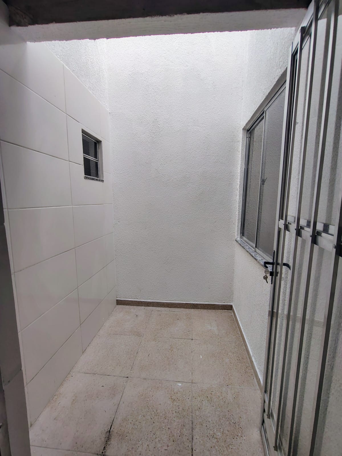 APARTAMENTOS DE 1 OU 2 QUARTOS NO COLUBANDÊ