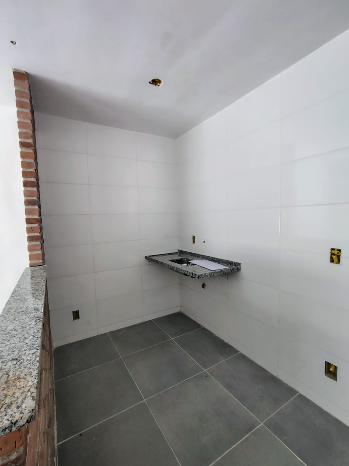 APARTAMENTOS DE 1 OU 2 QUARTOS NO COLUBANDÊ