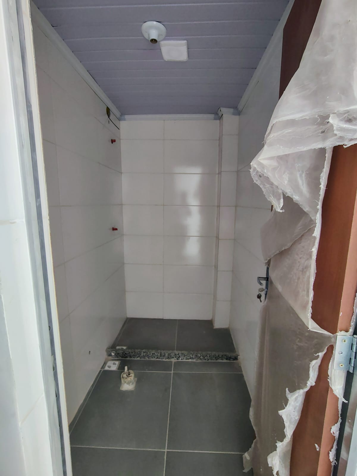APARTAMENTOS DE 1 OU 2 QUARTOS NO COLUBANDÊ