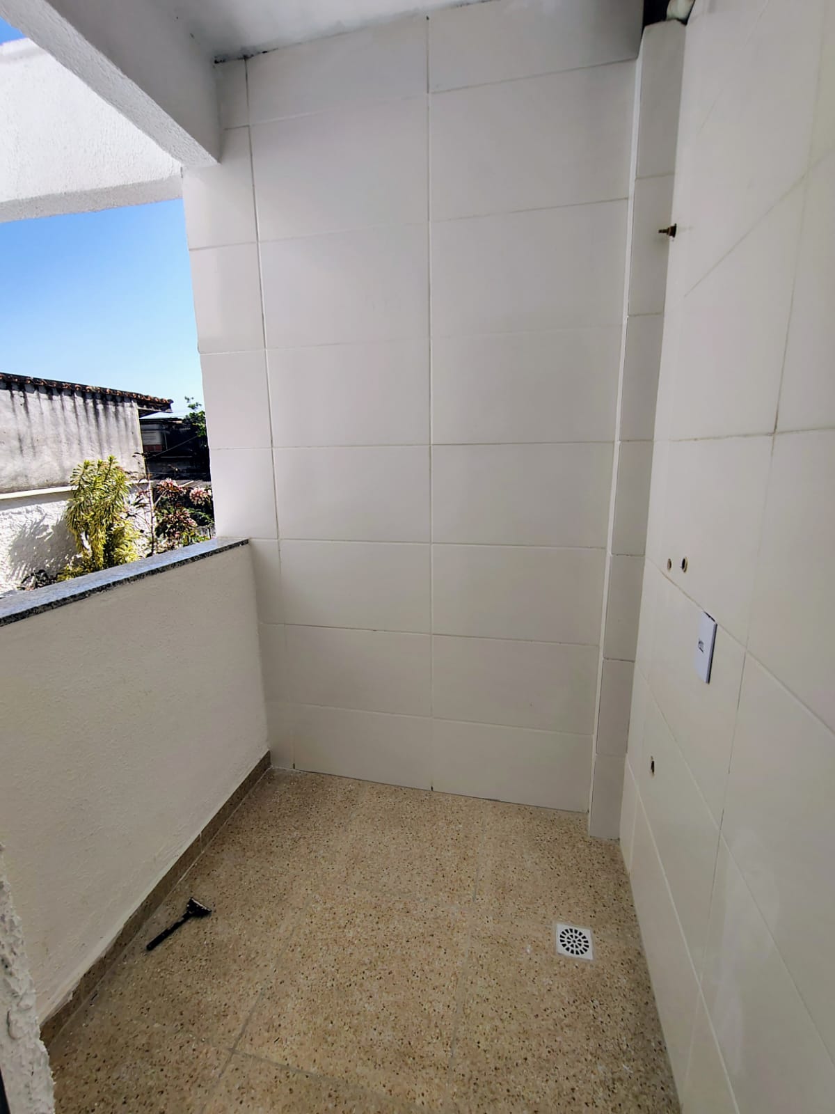 APARTAMENTOS DE 1 OU 2 QUARTOS NO COLUBANDÊ