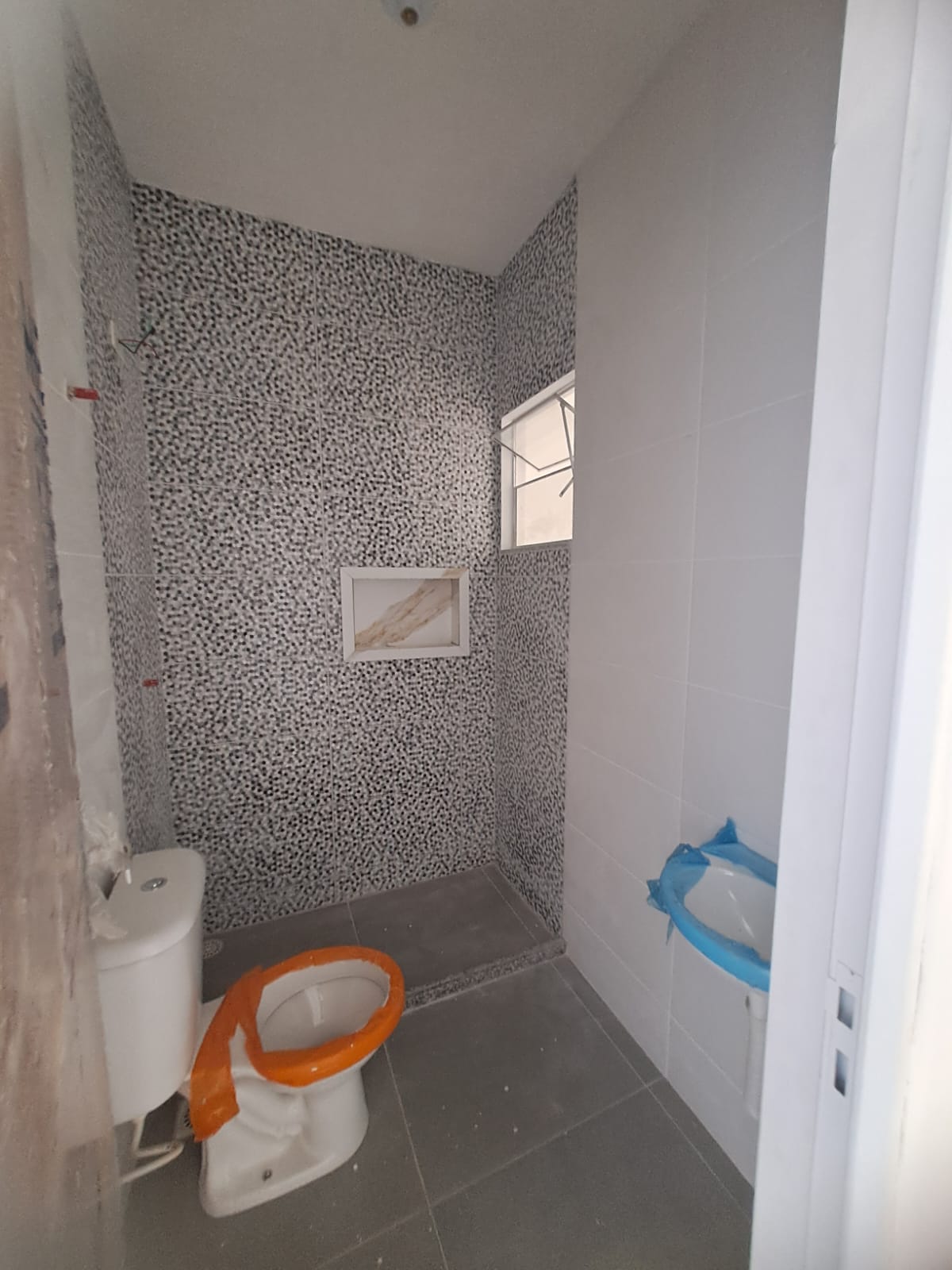CASA 2 QUARTOS NO GALO BRANCO