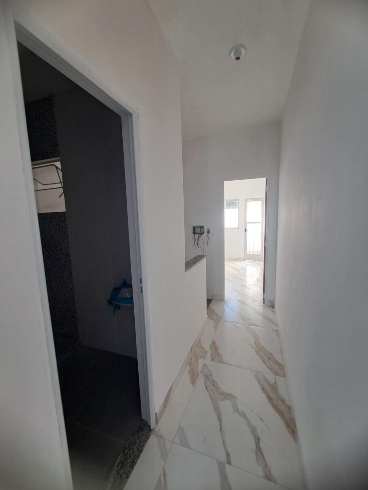 CASA 2 QUARTOS NO GALO BRANCO