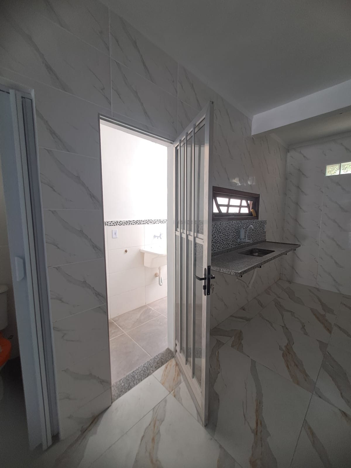 CASA 2 QUARTOS NO GALO BRANCO