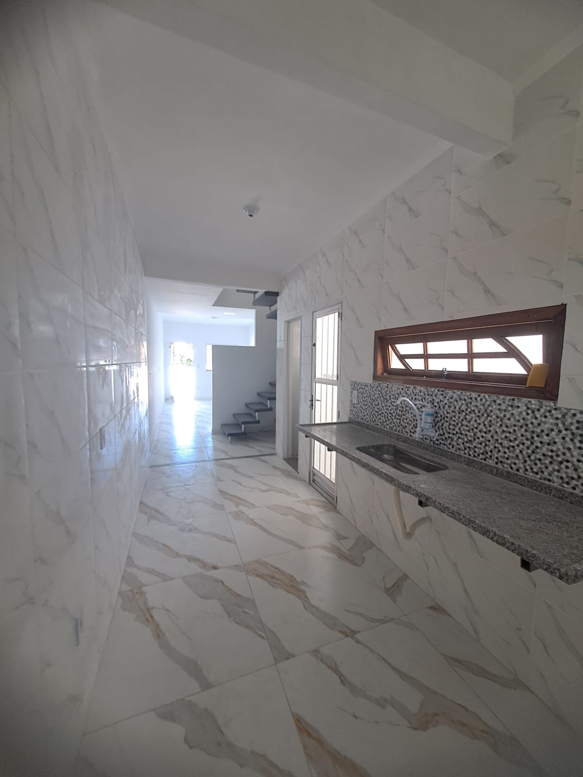 CASA 2 QUARTOS NO GALO BRANCO