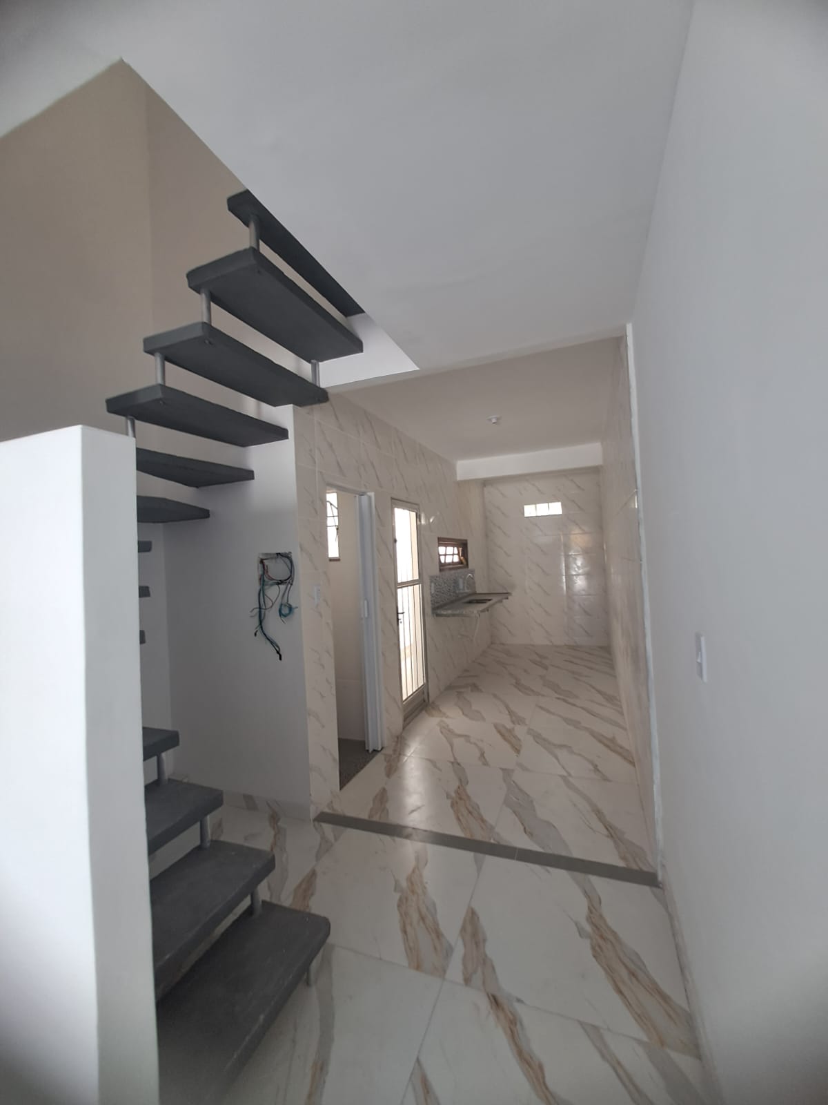 CASA 2 QUARTOS NO GALO BRANCO