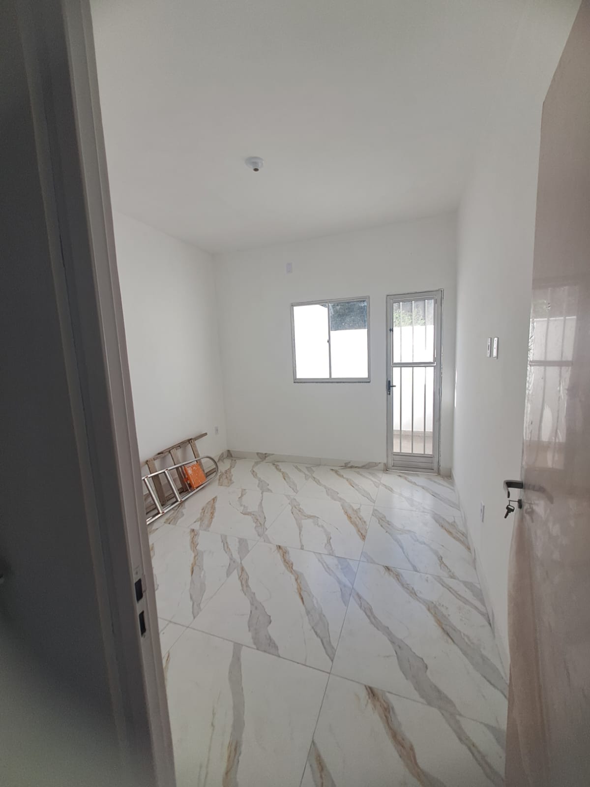 CASA 2 QUARTOS NO GALO BRANCO
