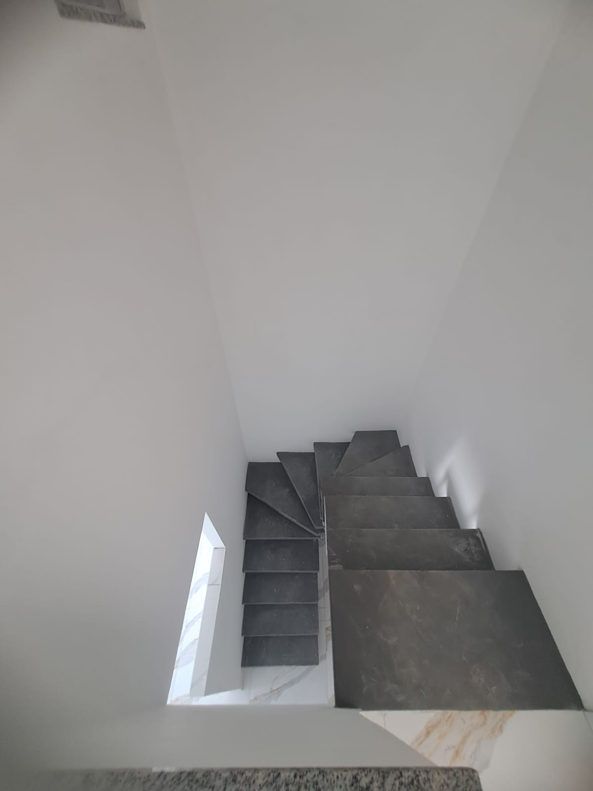 CASA 2 QUARTOS NO GALO BRANCO