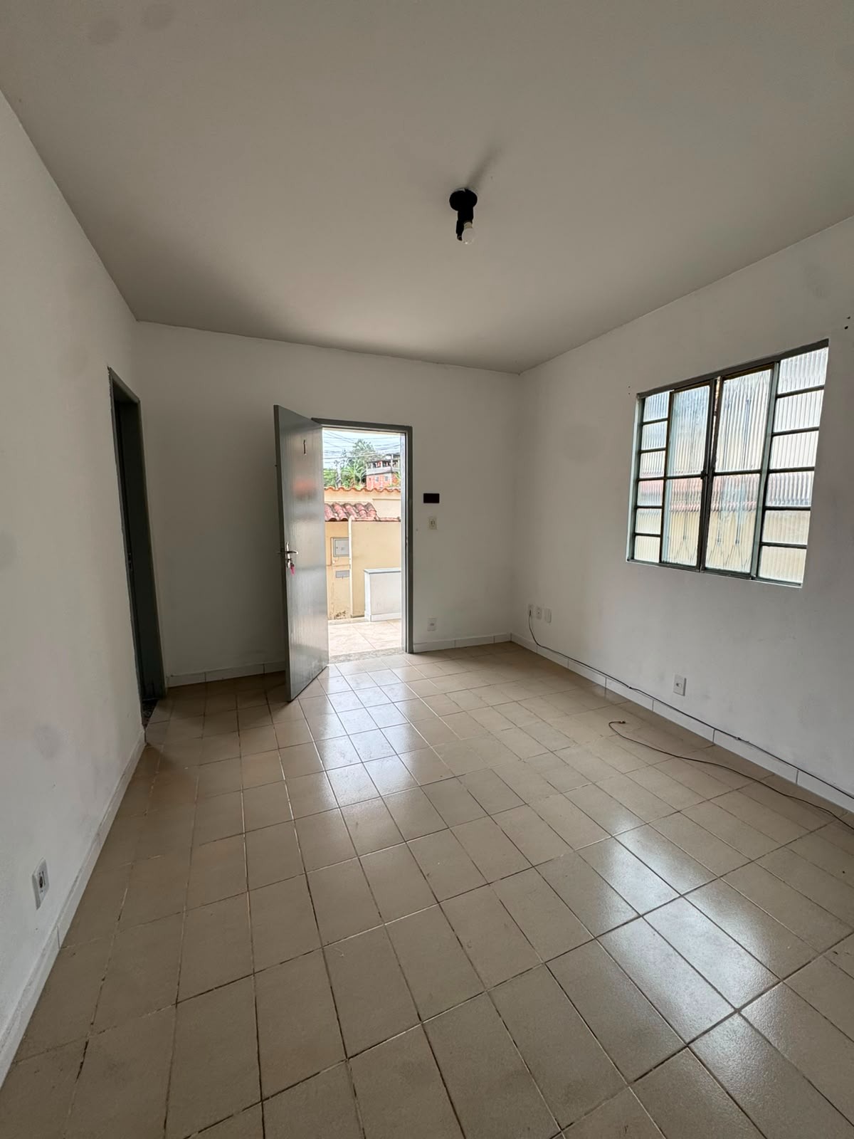 CASA DE 2 QUARTOS NO ROCHA