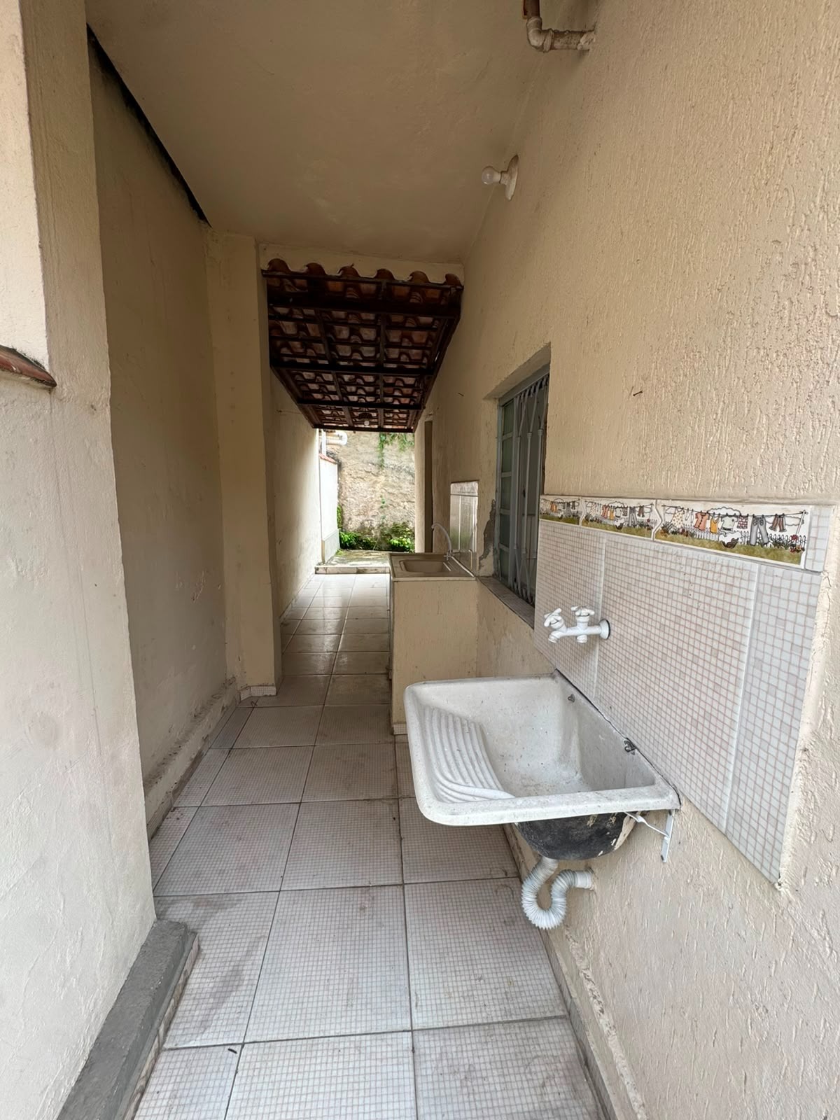 CASA DE 2 QUARTOS NO ROCHA