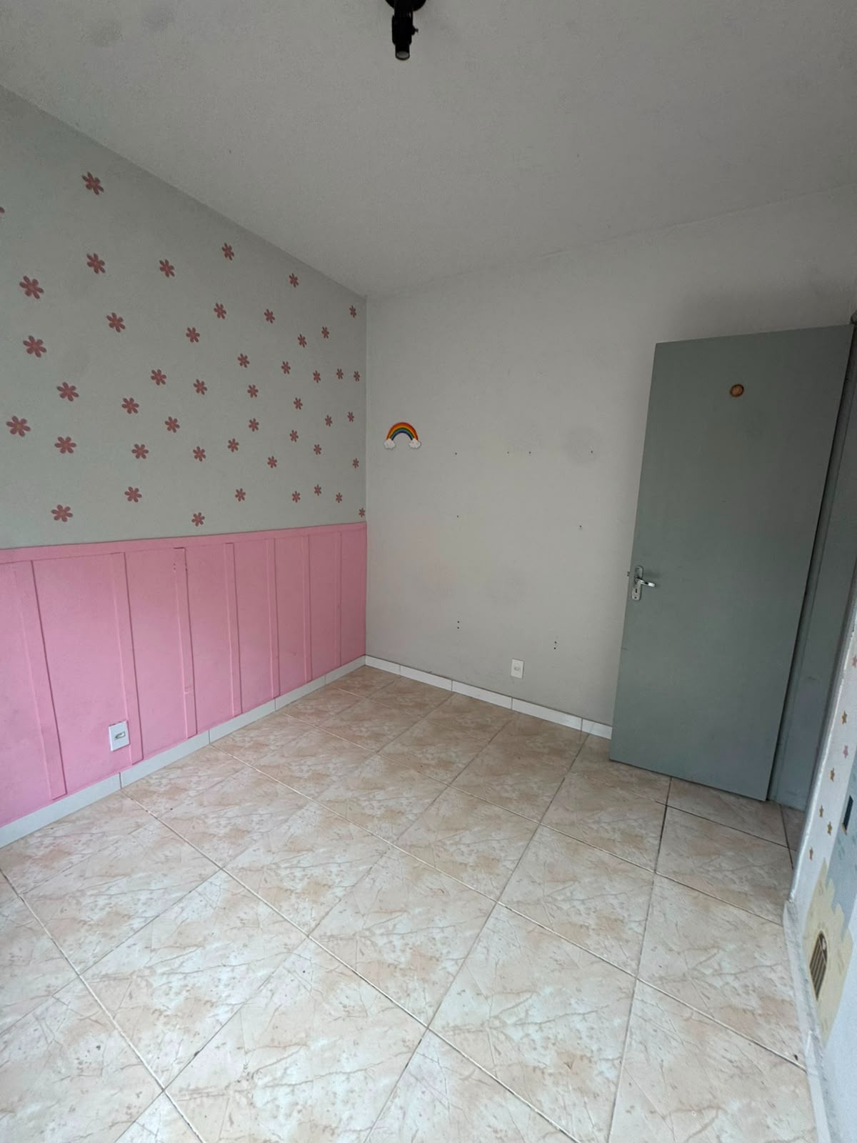 CASA DE 2 QUARTOS NO ROCHA