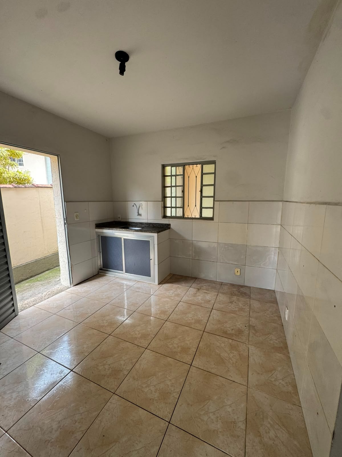 CASA DE 2 QUARTOS NO ROCHA