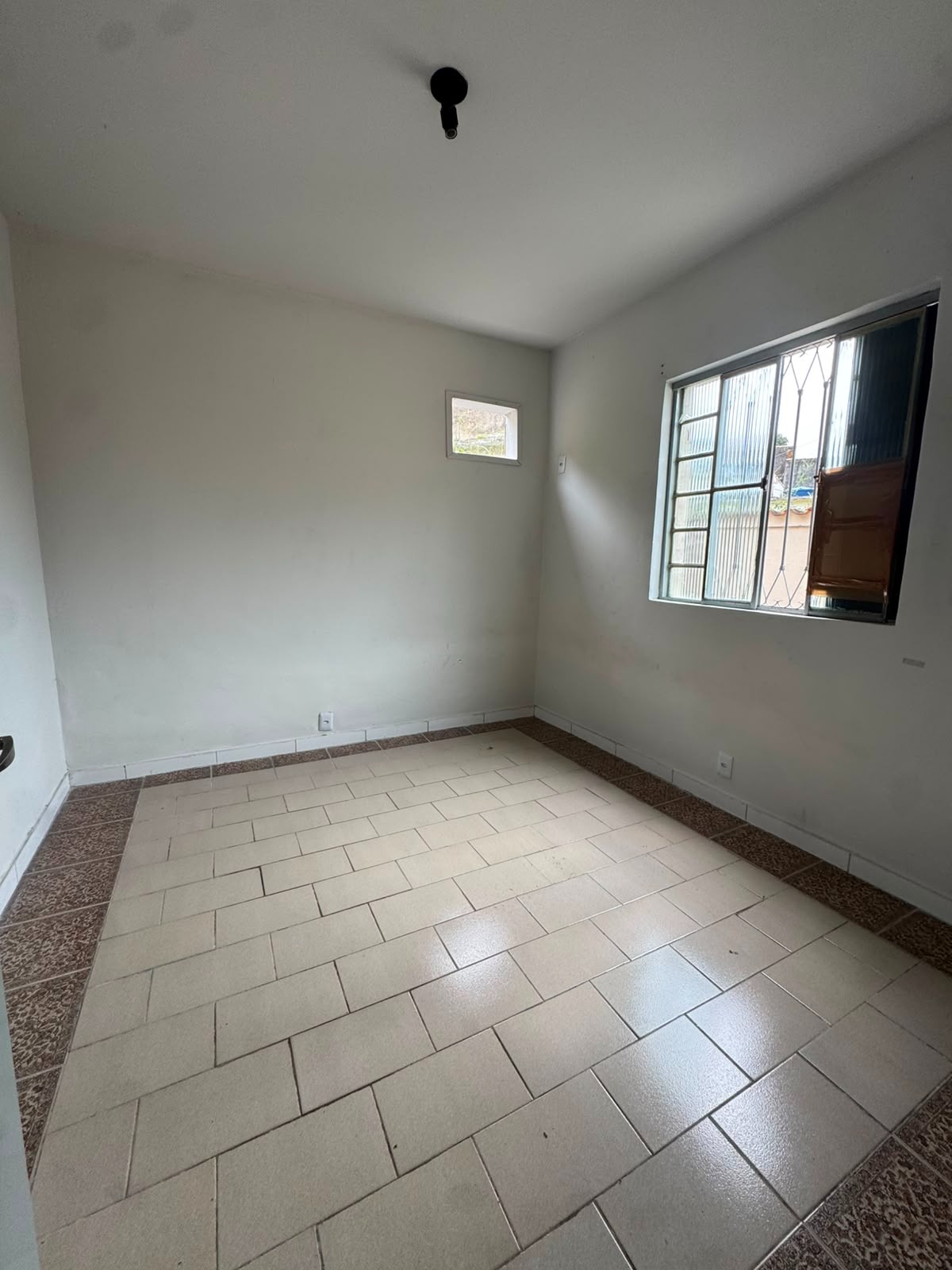 CASA DE 2 QUARTOS NO ROCHA