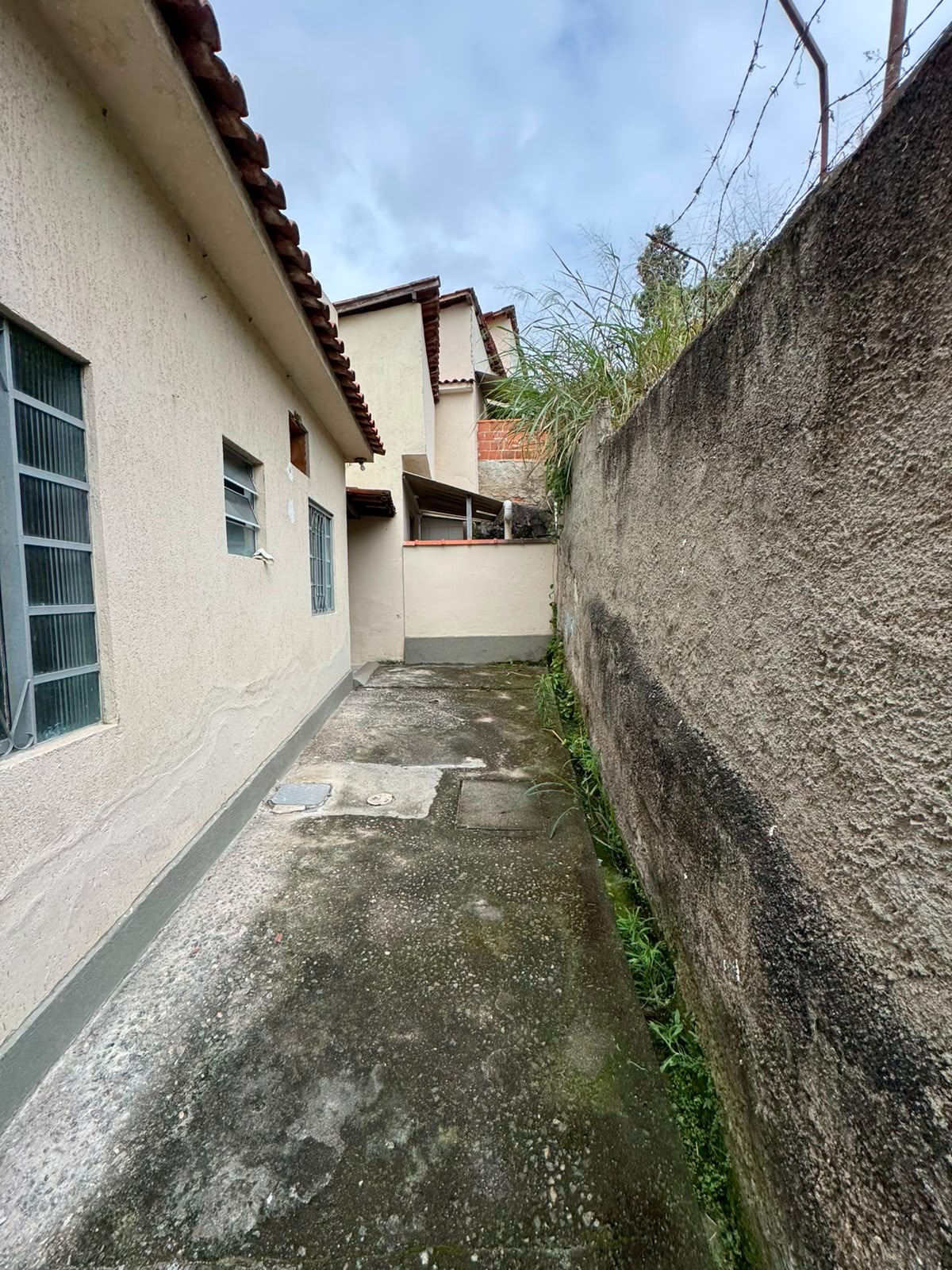 CASA DE 2 QUARTOS NO ROCHA