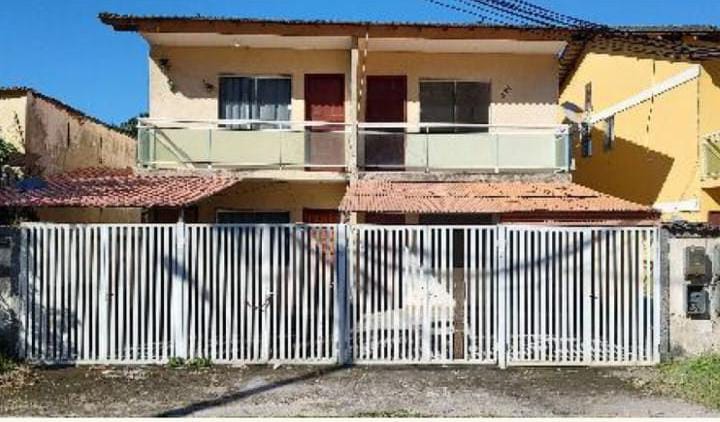 1 Sala ampla com boa iluminação natural - 2 Quartos de tamanho confortável - 1 Banheiro social - Cozinha funcional - 1 Vaga de garagem - Área de serviço / quintal